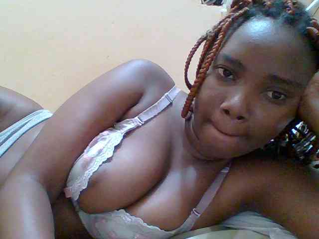 Sexyebonygal webcam