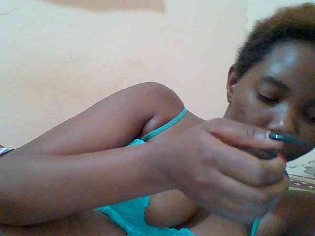 Sexyebonygal webcam