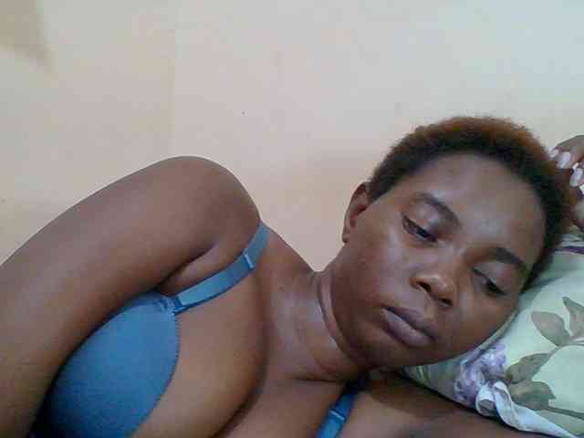 Sexyebonygal webcam