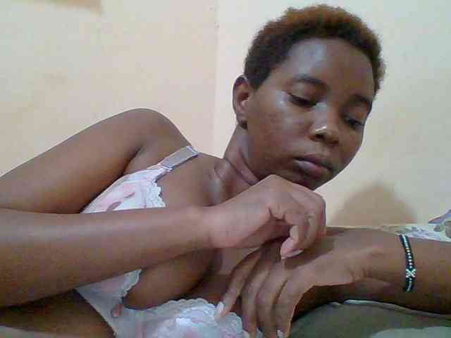 Sexyebonygal webcam