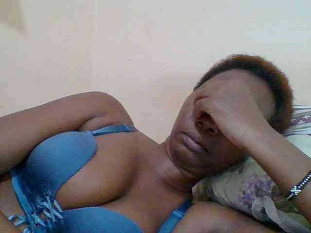 Sexyebonygal webcam