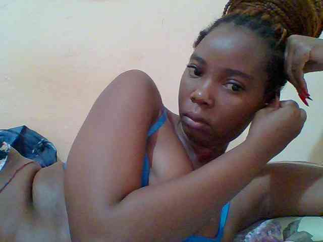 Sexyebonygal webcam