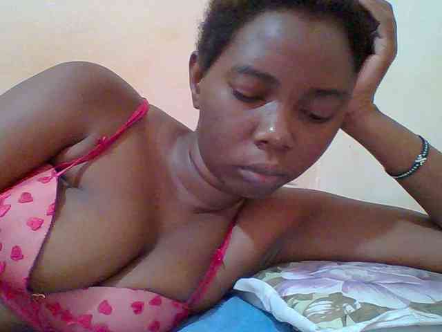 Sexyebonygal webcam