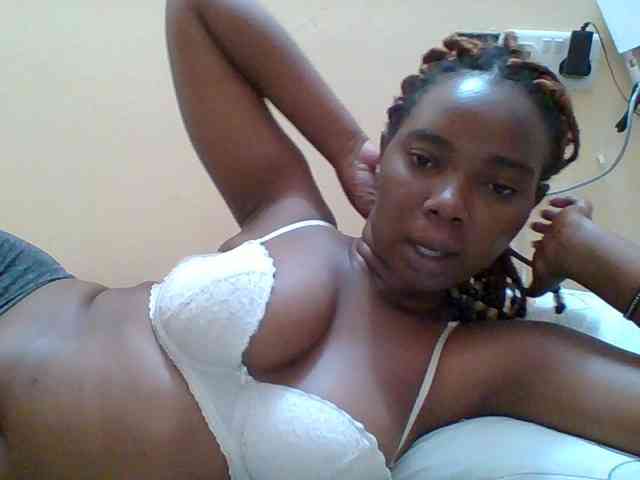 Sexyebonygal webcam
