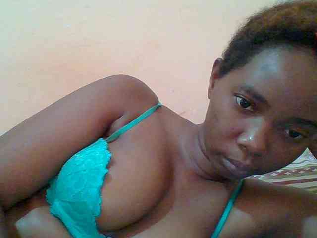 Sexyebonygal webcam