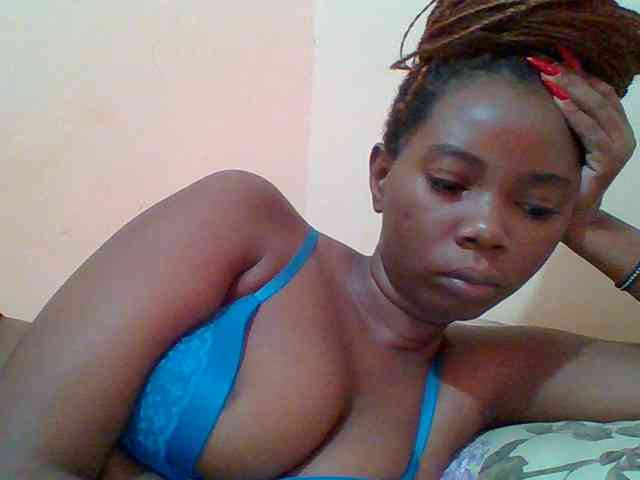 Sexyebonygal webcam