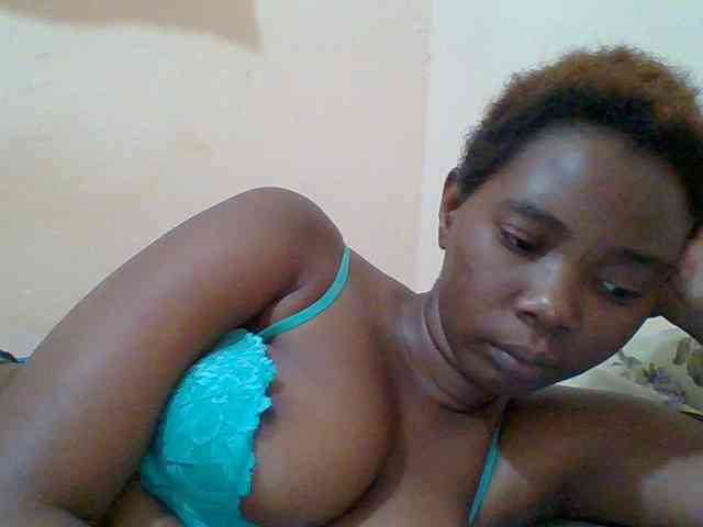 Sexyebonygal webcam