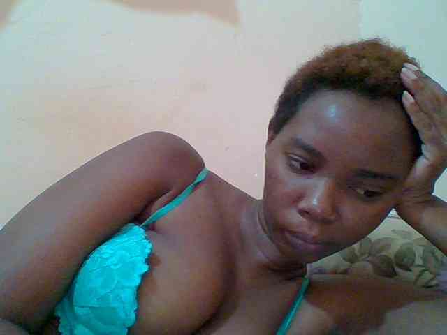 Sexyebonygal webcam