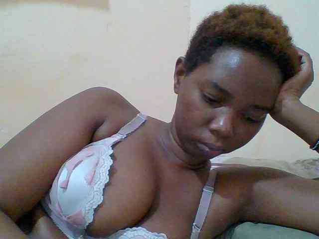 Sexyebonygal webcam