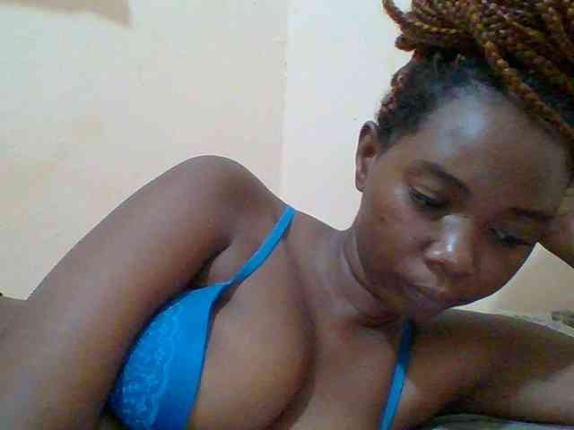 Sexyebonygal webcam