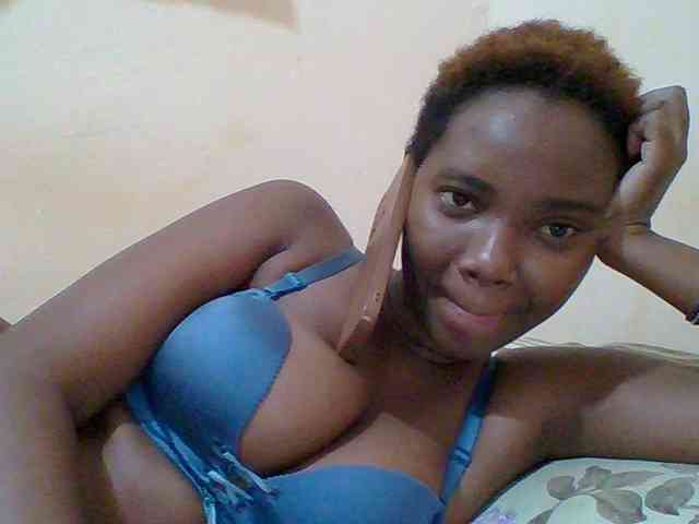 Sexyebonygal webcam