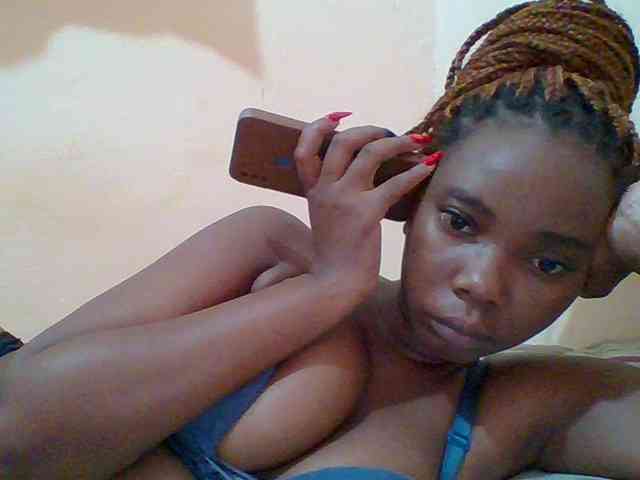 Sexyebonygal webcam