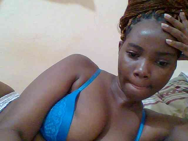 Sexyebonygal webcam