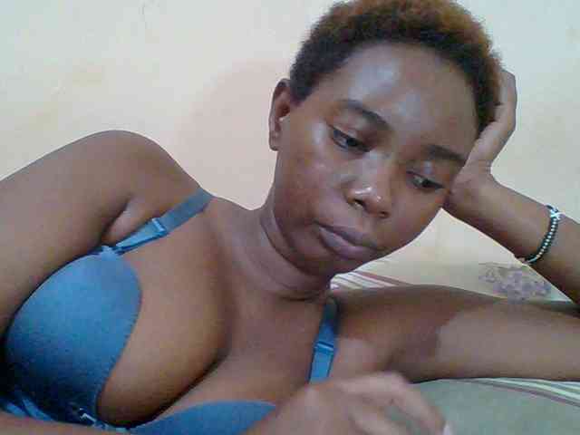 Sexyebonygal webcam