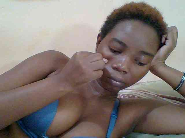 Sexyebonygal webcam