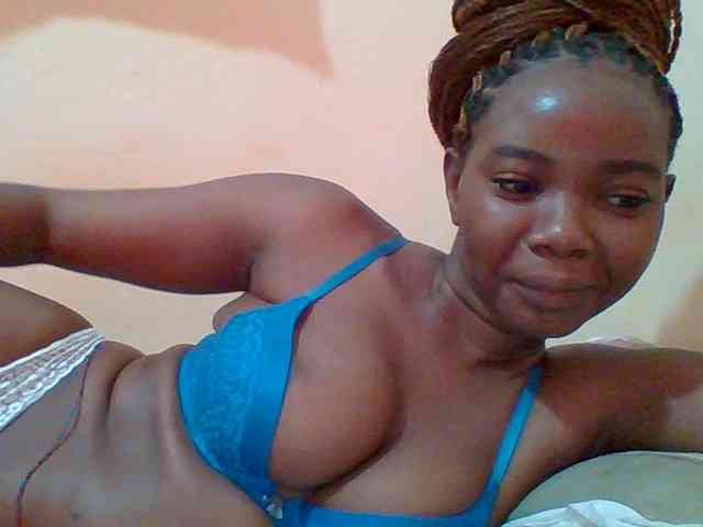 Sexyebonygal webcam