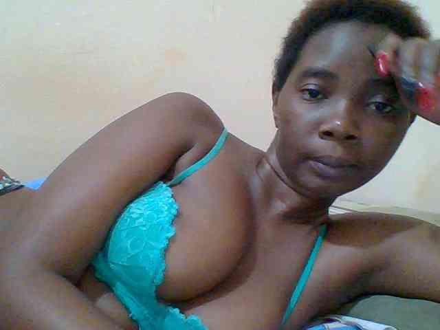 Sexyebonygal webcam