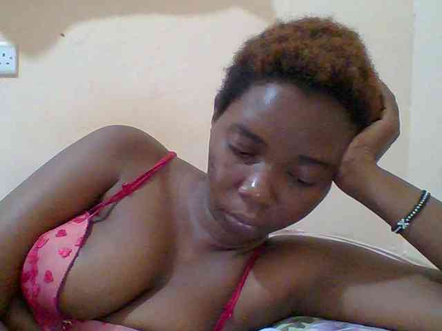 Sexyebonygal webcam