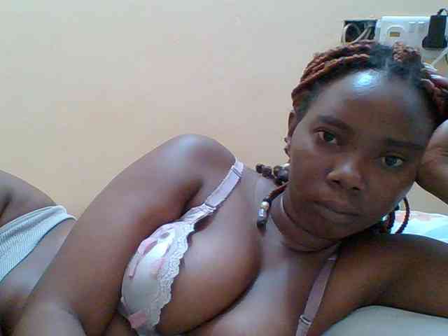Sexyebonygal webcam