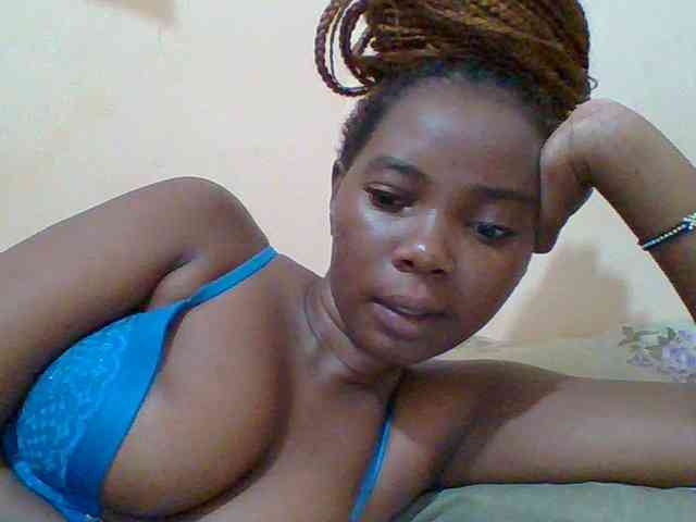 Sexyebonygal webcam
