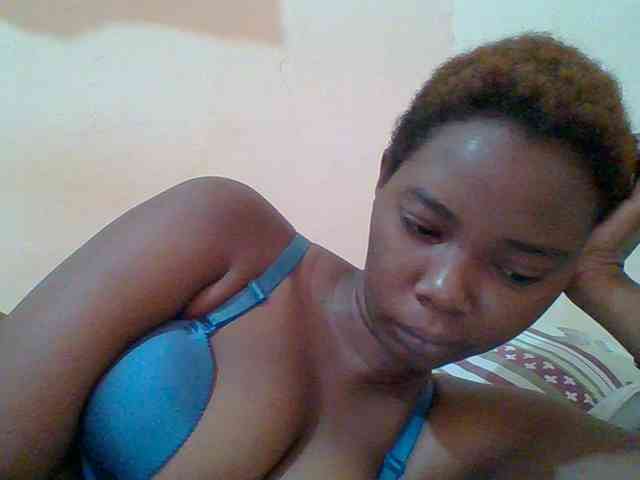 Sexyebonygal webcam