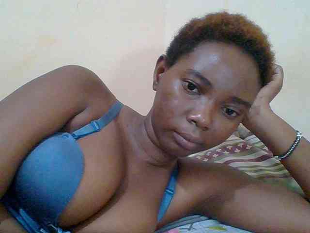 Sexyebonygal webcam