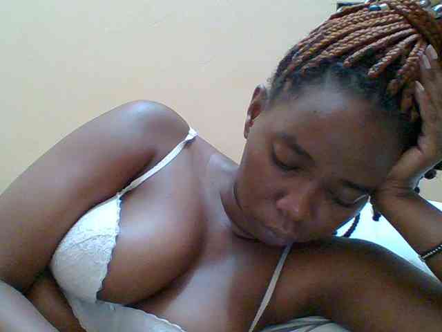 Sexyebonygal webcam
