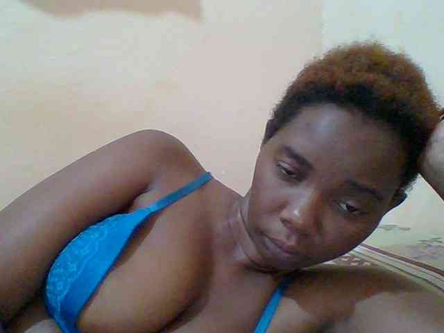 Sexyebonygal webcam