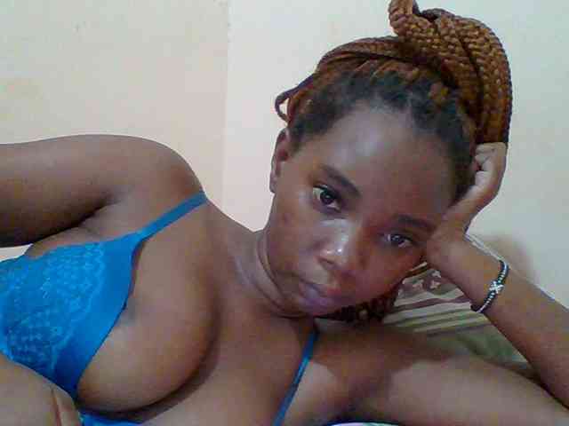 Sexyebonygal webcam