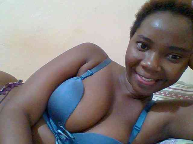 Sexyebonygal webcam