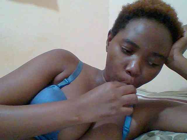 Sexyebonygal webcam