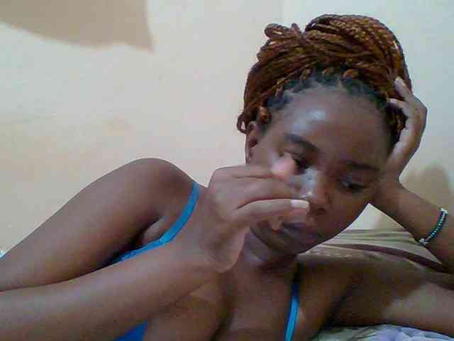 Sexyebonygal webcam
