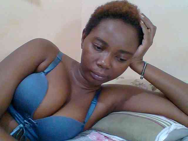 Sexyebonygal webcam