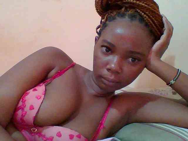 Sexyebonygal webcam
