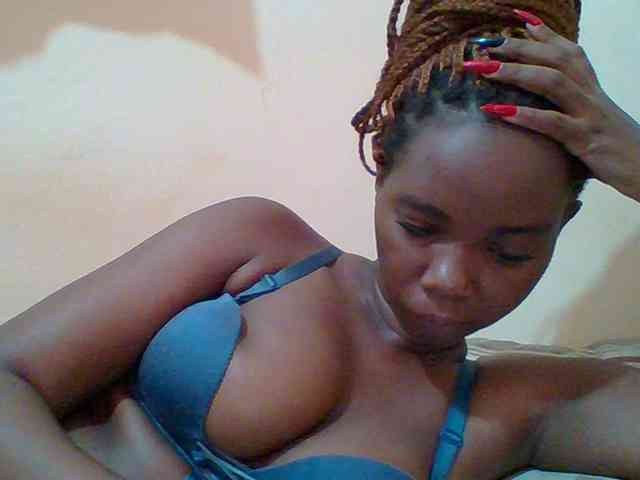 Sexyebonygal's webcam live show