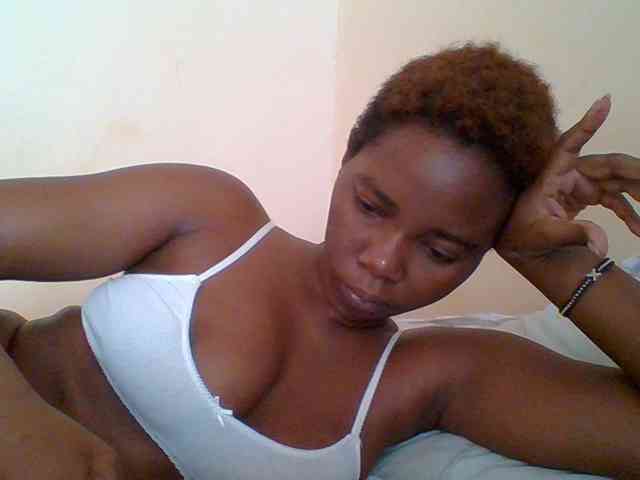 Sexyebonygal webcam