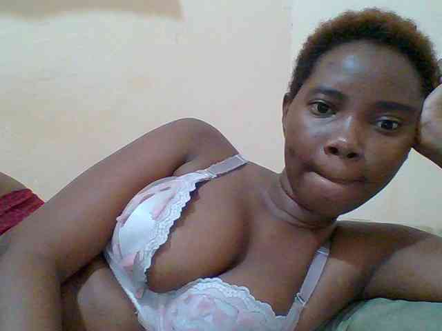Sexyebonygal webcam