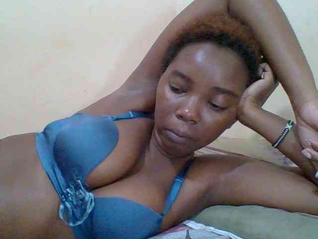 Sexyebonygal webcam