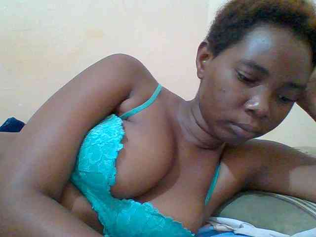 Sexyebonygal webcam