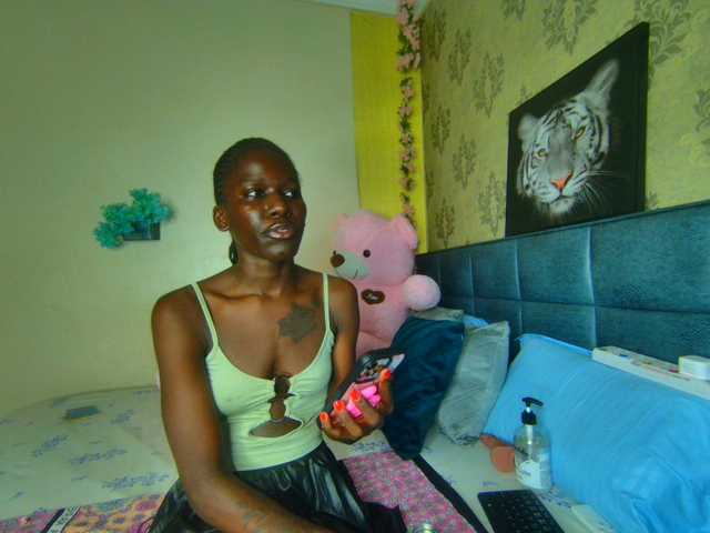 Unnie's BongaCams show and profile