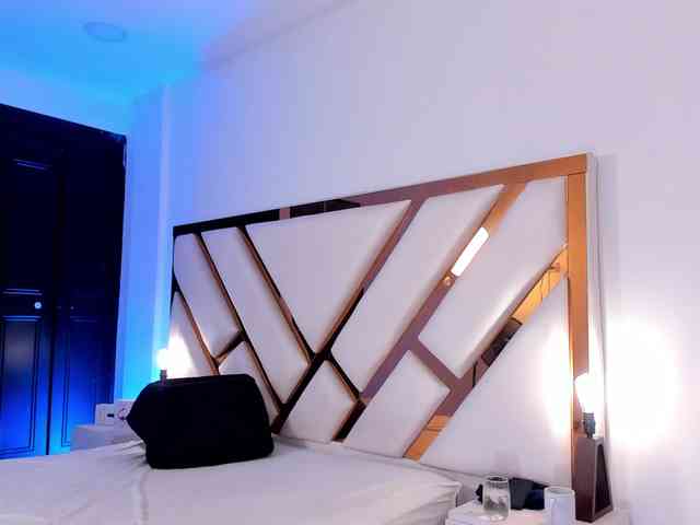 aron-cruz Live Webcam on BongaCams