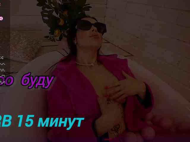 Miss-Mikki webcam