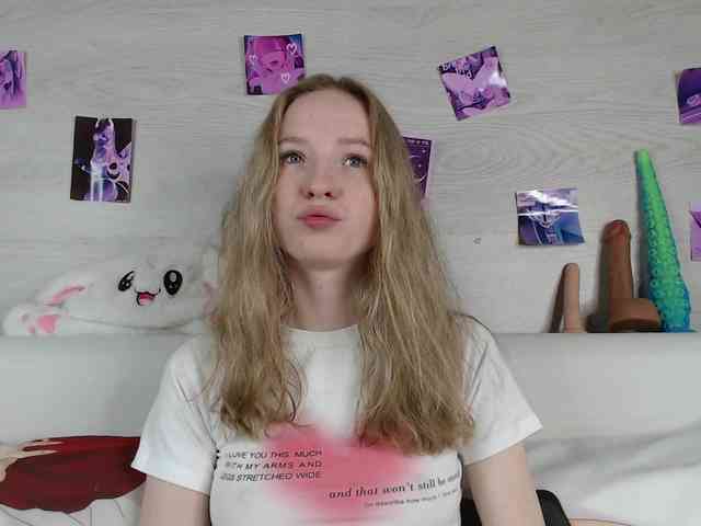 b4by-Emilia webcam