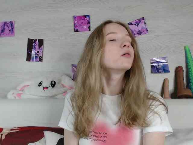 b4by-Emilia webcam