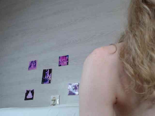 b4by-Emilia webcam