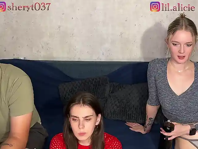 Лесбиянка жігітім бар деп жүрген түзу әйелді азғыруға тырысады.