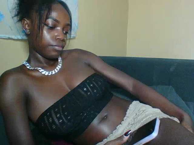 Pinkypetite's BongaCams show and profile