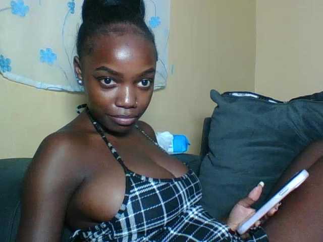 Pinkypetite's BongaCams show and profile