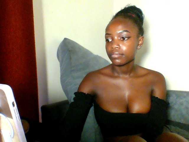 Pinkypetite's BongaCams show and profile