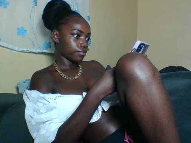 Pinkypetite's BongaCams show and profile